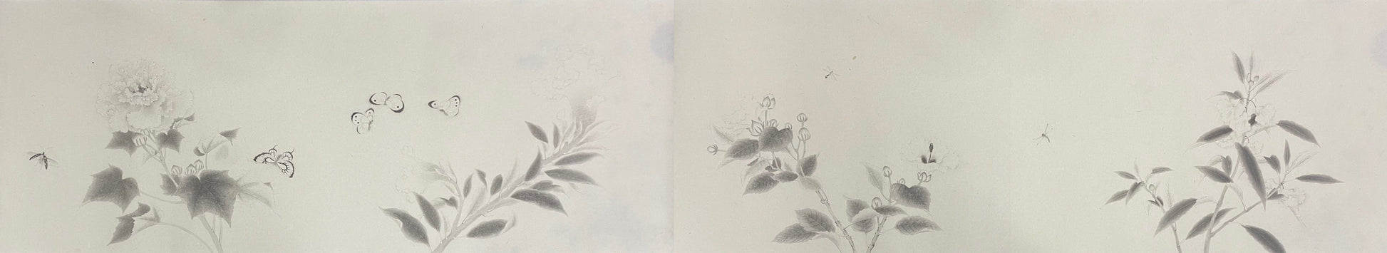 The disappointment of the flowering period is the prosperity of life at its peak. The whole painting only relies on the dry and wet changes of ink color to outline the flowers. The blank space at the bottom of the paper exposed by butterflies flying is the gap under time leakage, just like the moment when the flower shadow shakes in the wind. In a trance, the ancient meaning of "flowers can be folded straight, so don't wait for no flowers to fold branches" emerges from the depths of ink. This is the epitome